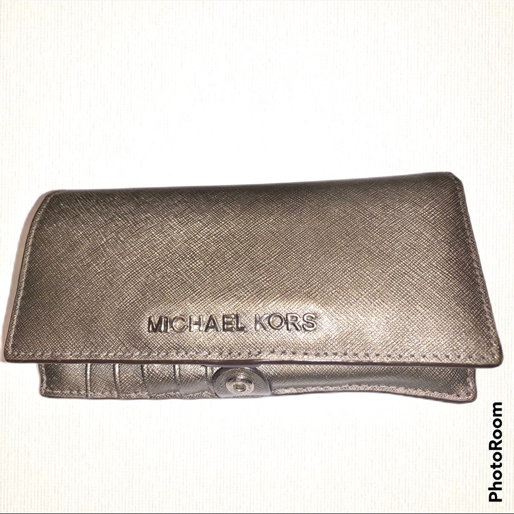 WELL LOVED MICHAEL KORS WALLET 🌟🌟❤️